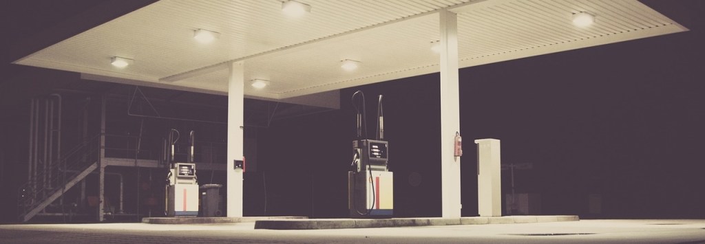 gas station lovers – 1012&nbsp;words